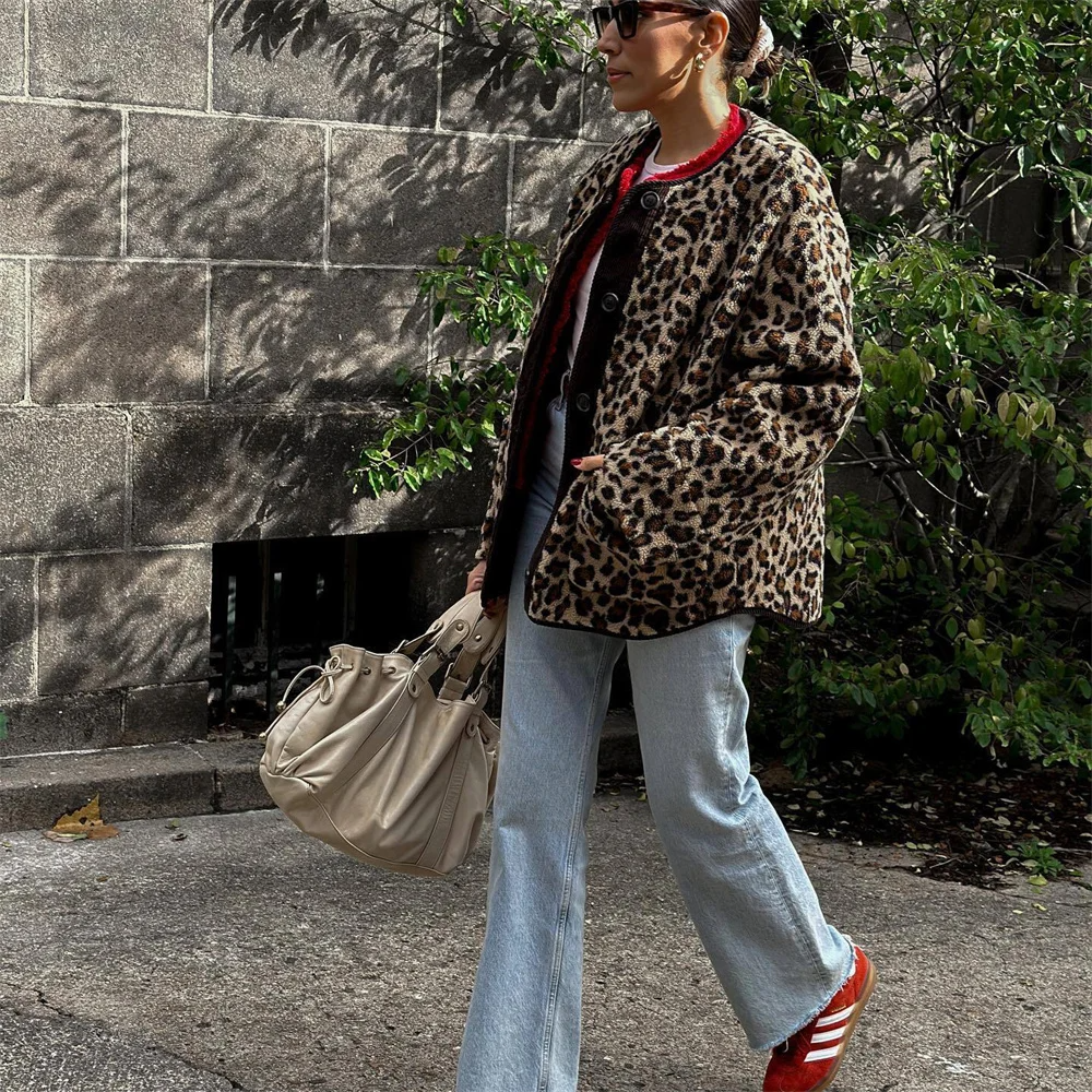 Round neck jacket with leopard print