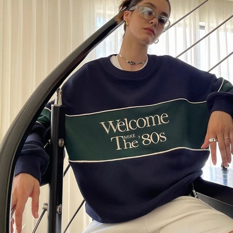 Retro sweatshirt with 'Welcome the 80s' lettering