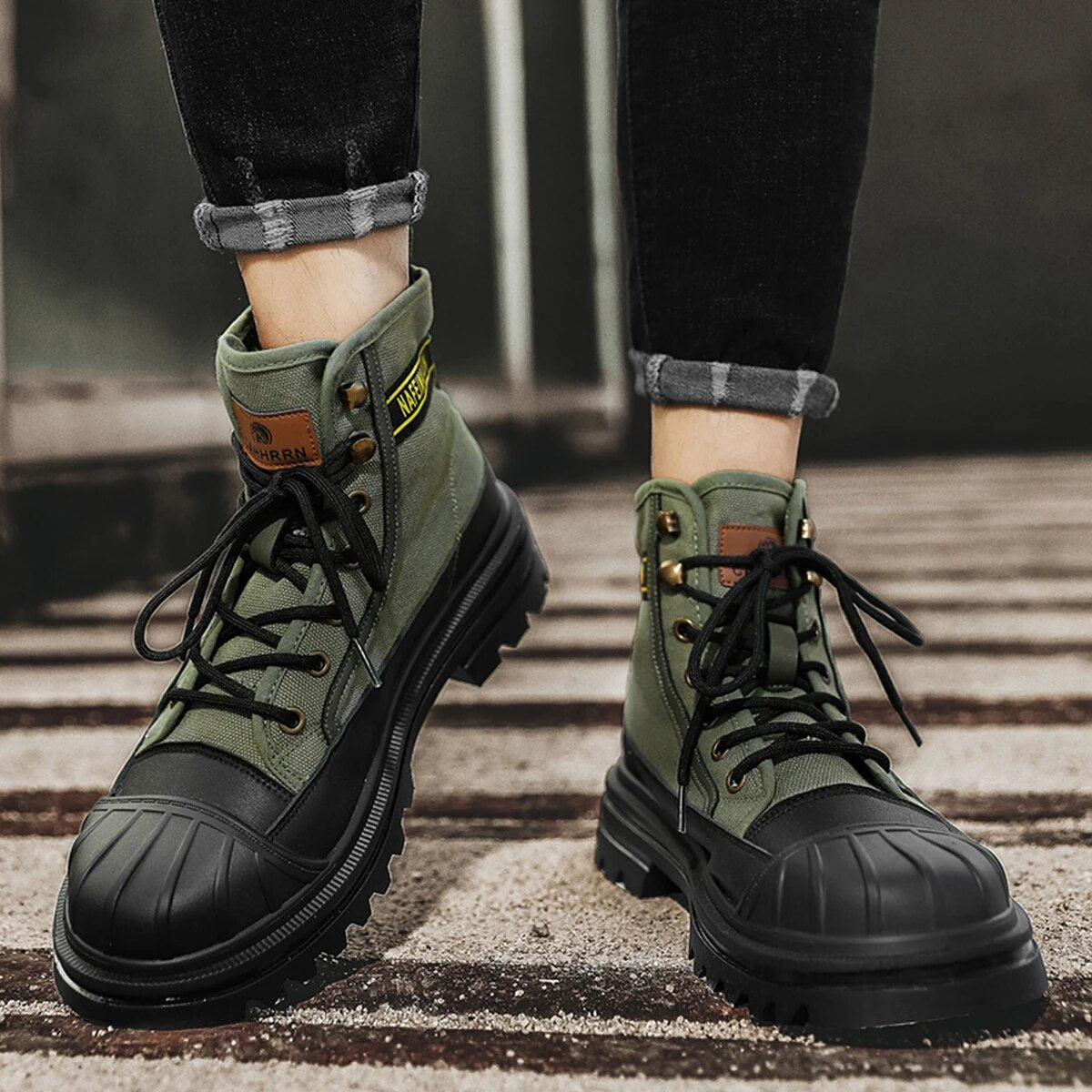 Breathable and robust outdoor boots