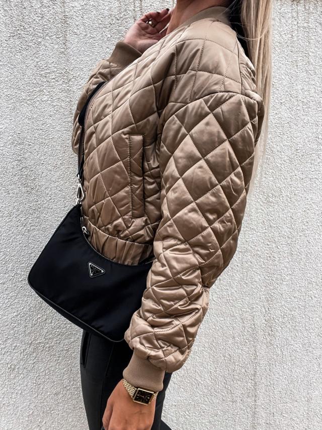 Women's short quilted jacket