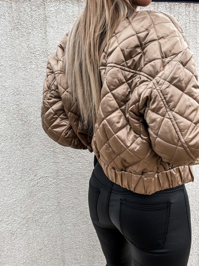 Women's short quilted jacket