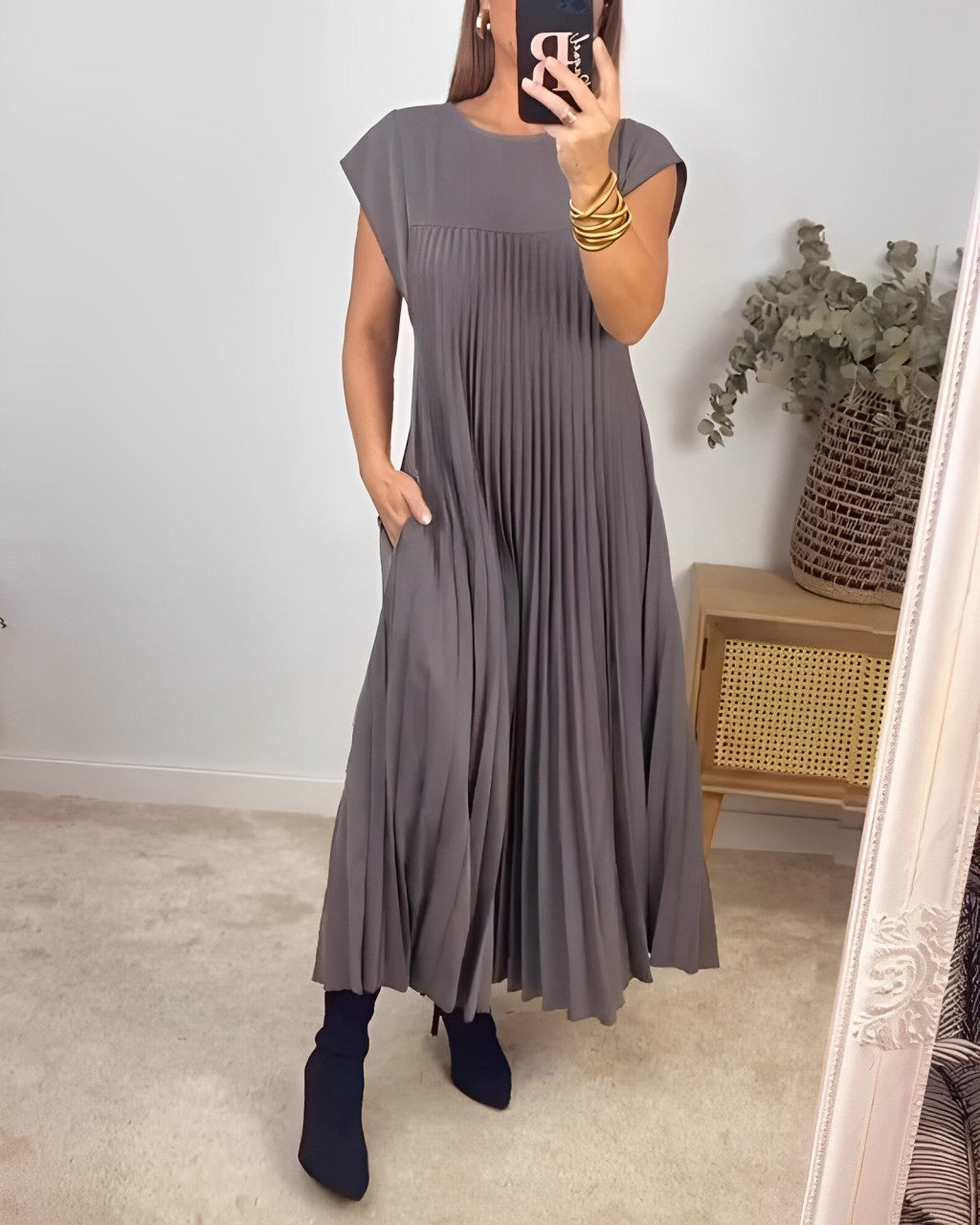 Elegant Pleated Maxi Dress for women