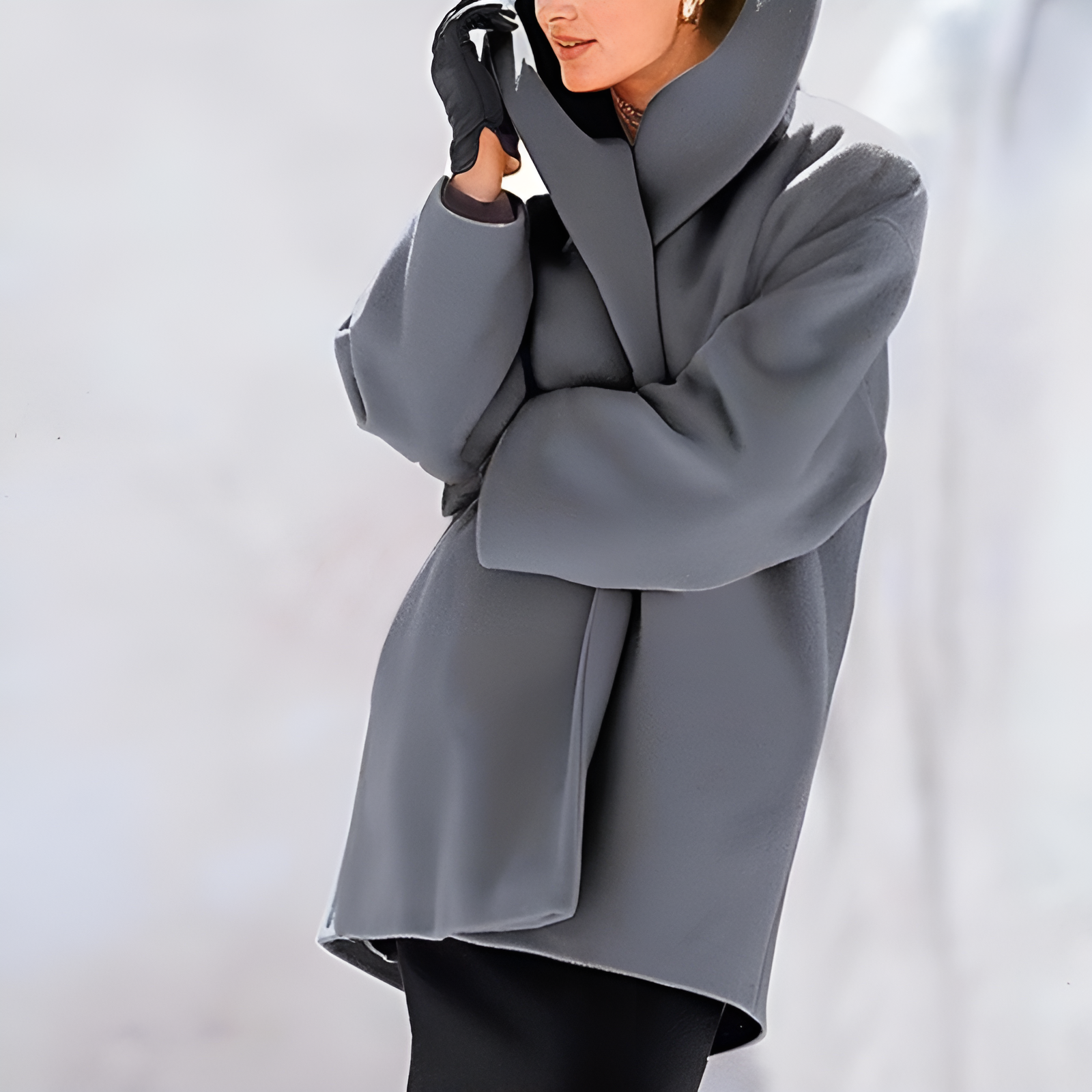 Elegant coat with wide collar for women