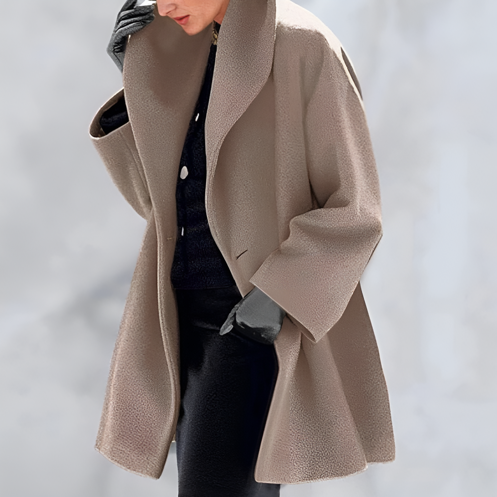 Elegant coat with wide collar for women